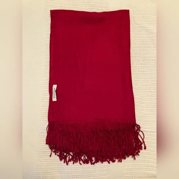 Red wrap - Picture 2 of 3